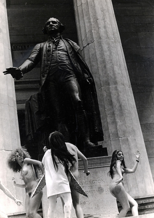 The Anatomic Explosion, Happening 1968 In front of the statue of George Washington across from the New York Stock Exchange, New York © Yayoi Kusama